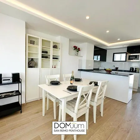 Domuum Holidays - San Remo Penthouse Apartment Salou