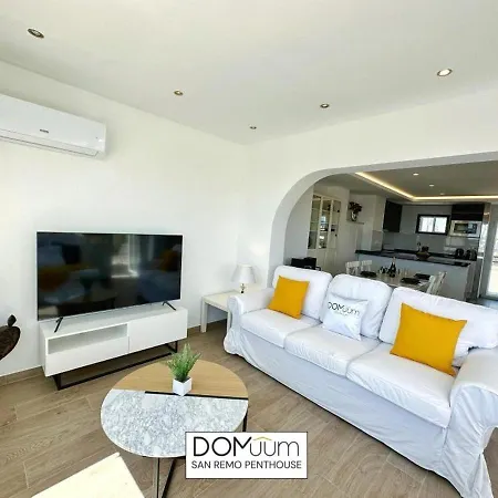 Domuum Holidays - San Remo Penthouse *