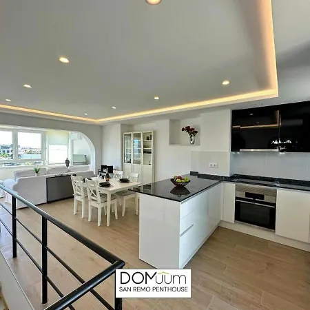 Domuum Holidays - San Remo Penthouse Apartment *