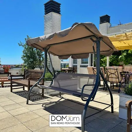 Domuum Holidays - San Remo Penthouse