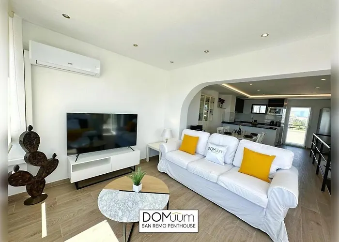 Domuum Holidays - San Remo Penthouse *