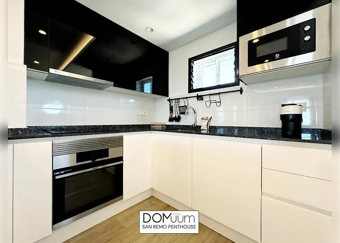 Domuum Holidays - San Remo Penthouse *