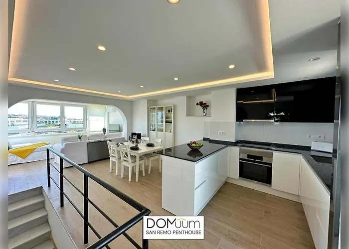 Domuum Holidays - San Remo Penthouse Apartmán *