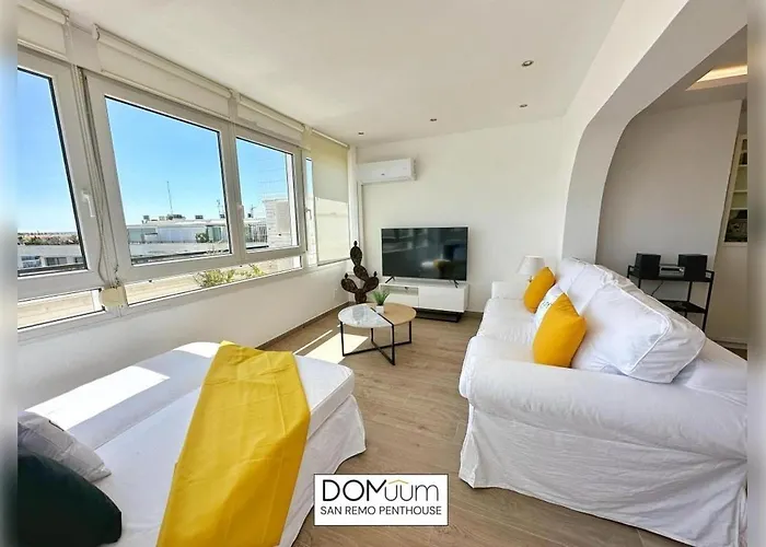 Domuum Holidays - San Remo Penthouse