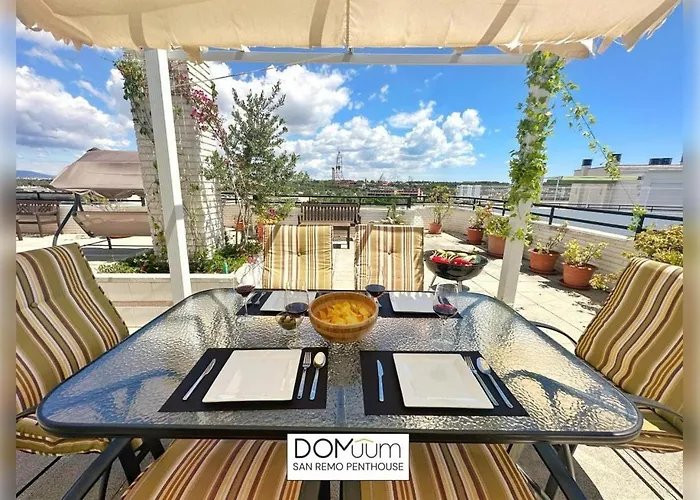 Domuum Holidays - San Remo Penthouse Apartmán *